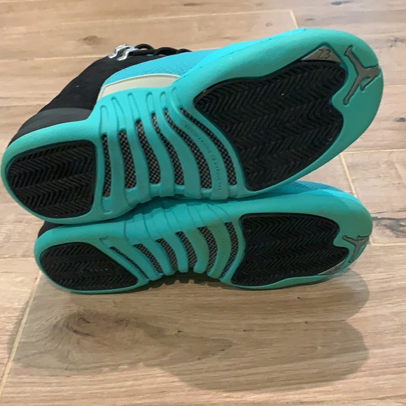 Sz 7 Hyper Jade exclusive two-tone. black suede,contrasted by bright Hyper - Picture 3 of 8